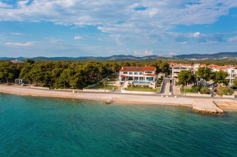 Beachfront Villa Grandissima with Pool Šibenik
