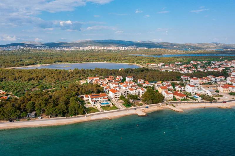 Beachfront Villa Grandissima with Pool Šibenik