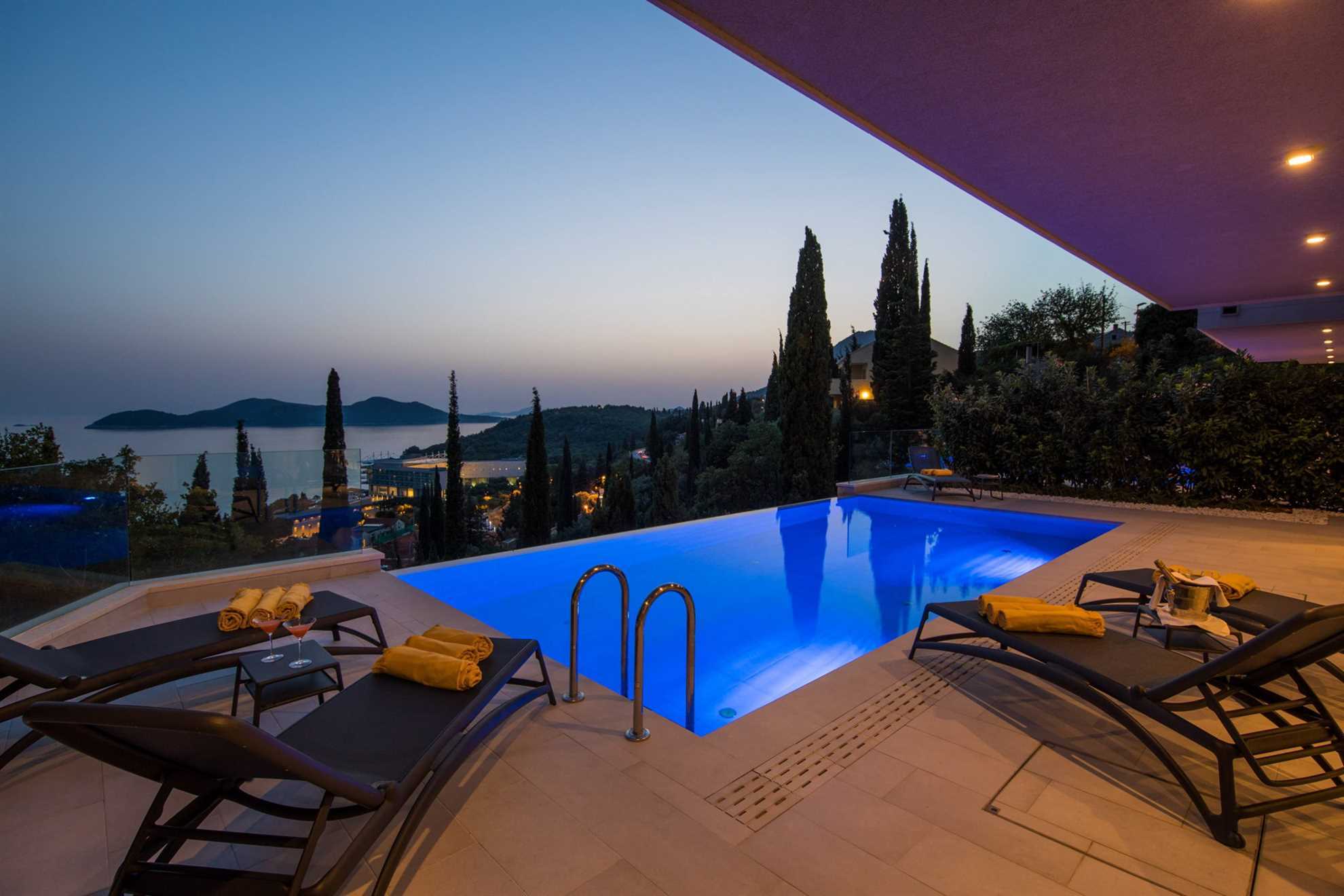 Luxury Villa Eminence with Pool