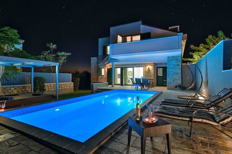 Luxury Villa Lunaria with Pool