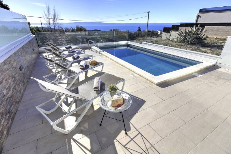 Villa Daylight with Pool Makarska