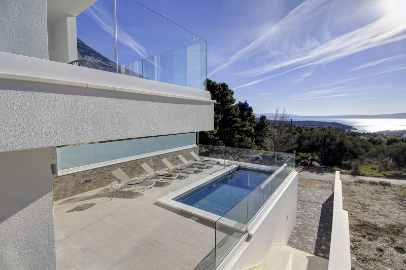 Villa Daylight with Pool Makarska
