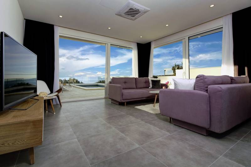 Villa Daylight with Pool Makarska