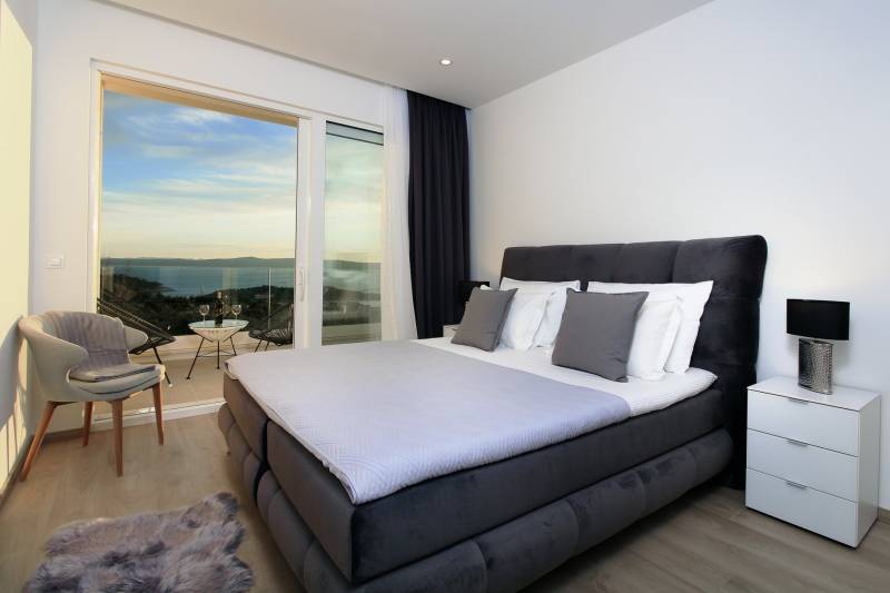 Villa Daylight with Pool Makarska