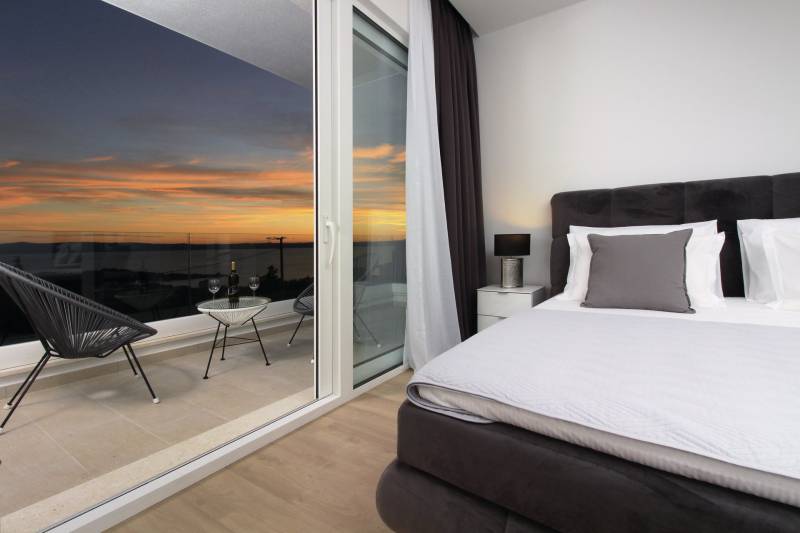 Villa Daylight with Pool Makarska