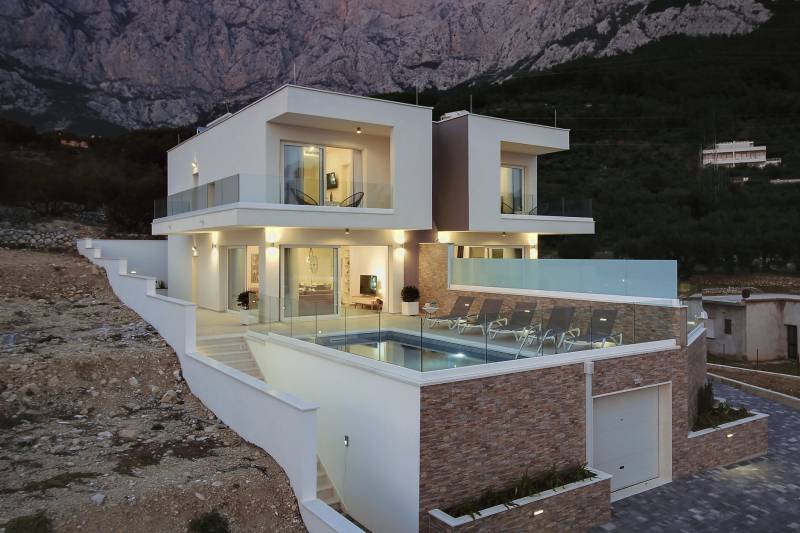 Villa Daylight with Pool Makarska