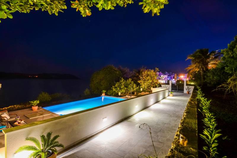 Villa Happy Daze with Infinity Pool Dubrovnik