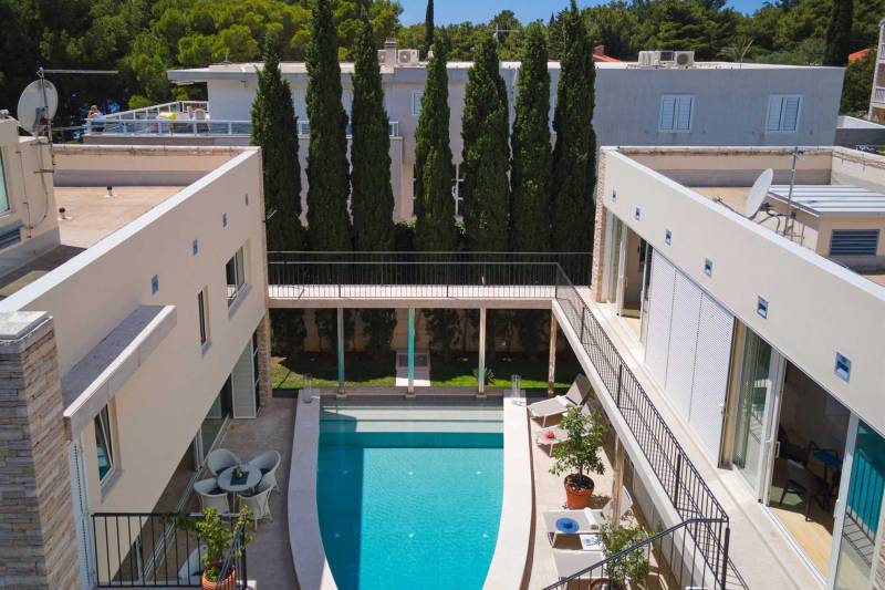 Villa White Palace of Golden Cape mit Pool Brač