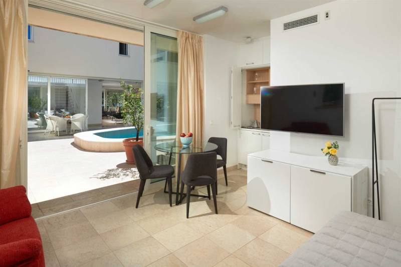 Villa White Palace of Golden Cape mit Pool Brač