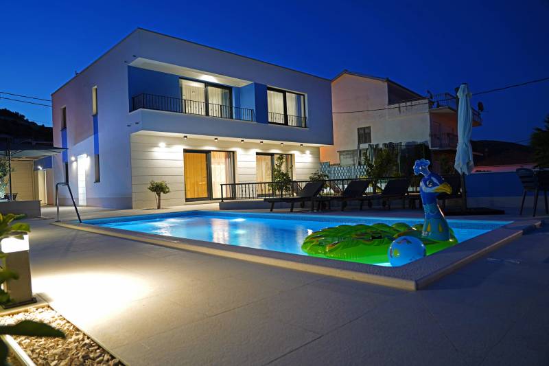 Villa Lady Blue mit beheiztem Pool Trogir