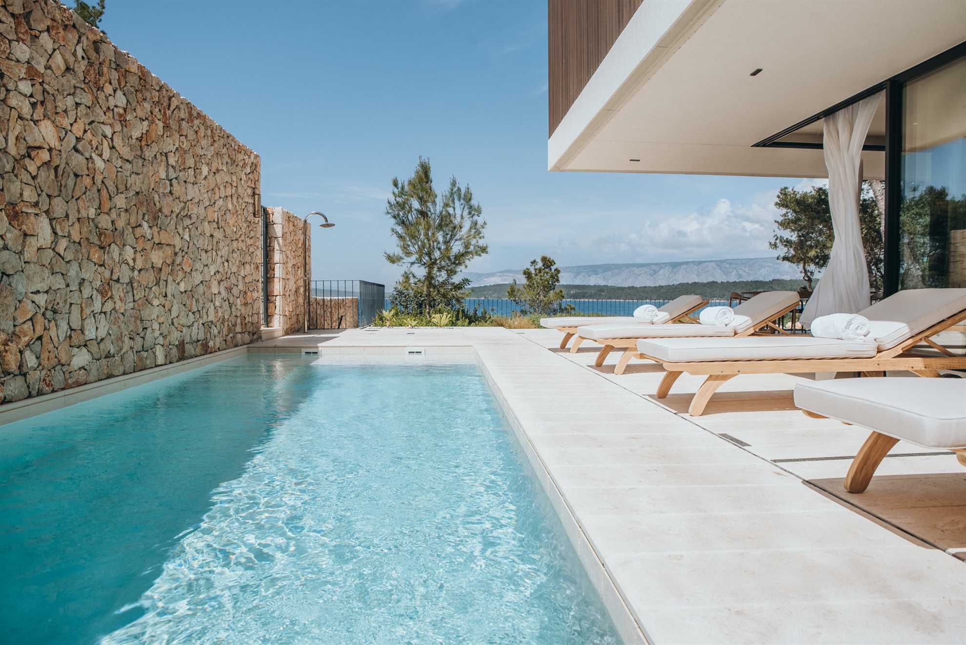 Luxury Villa Cliff with Heated Pool