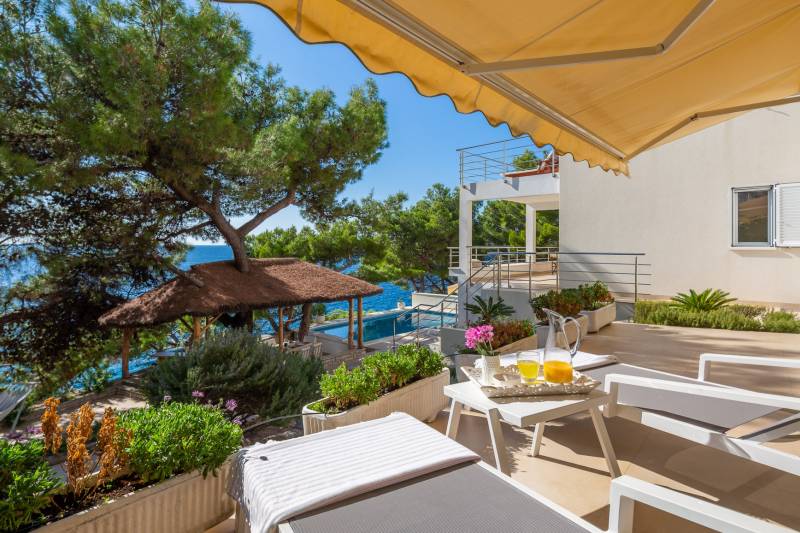 Strandvilla Allegria mit Pool Primošten