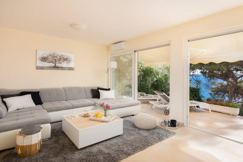 Strandvilla Allegria mit Pool Primošten