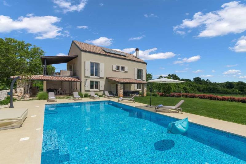 Villa Lirica with Pool