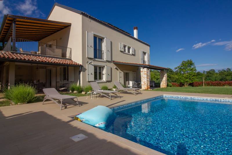 Villa Lirica with Pool Pula