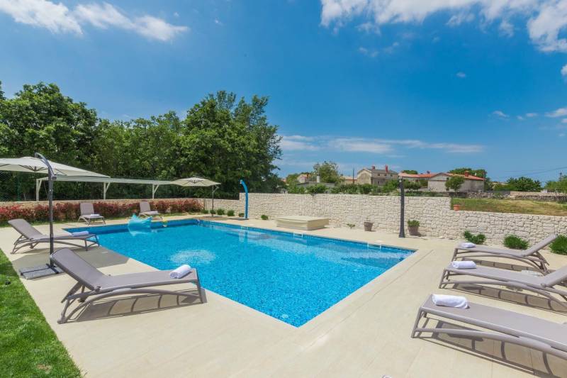 Villa Lirica with Pool Pula