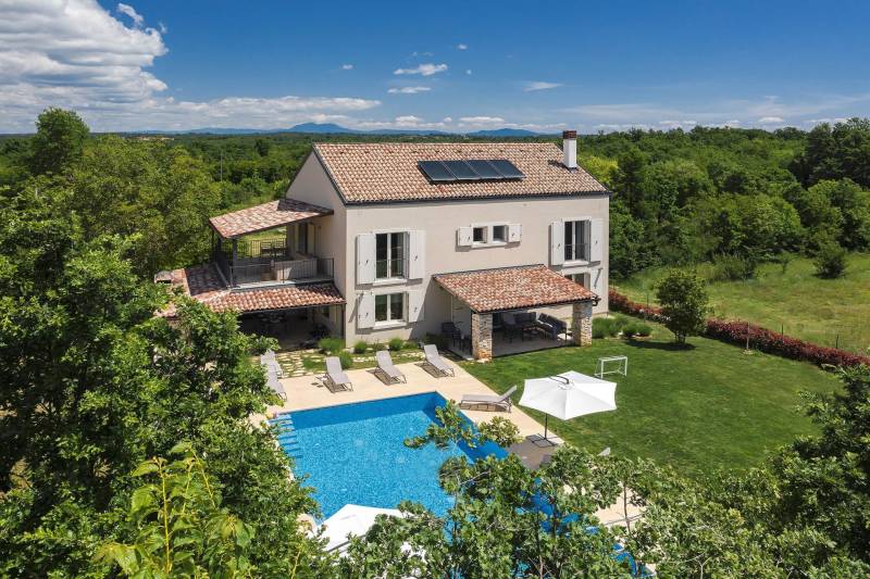 Villa Lirica with Pool Pula