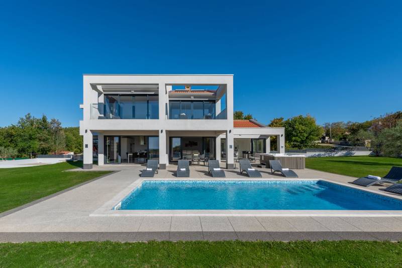 Luxury Villa Glam with Heated Pool Pazin