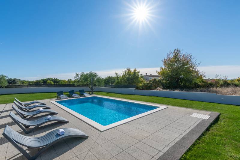 Luxury Villa Glam with Heated Pool Pazin