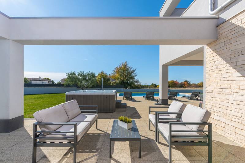 Luxury Villa Glam with Heated Pool Pazin