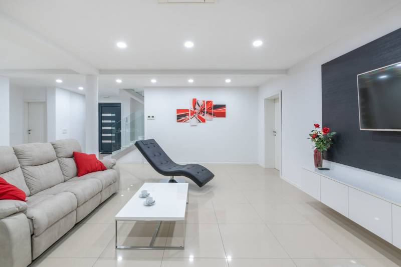 Luxury Villa Glam with Heated Pool Pazin