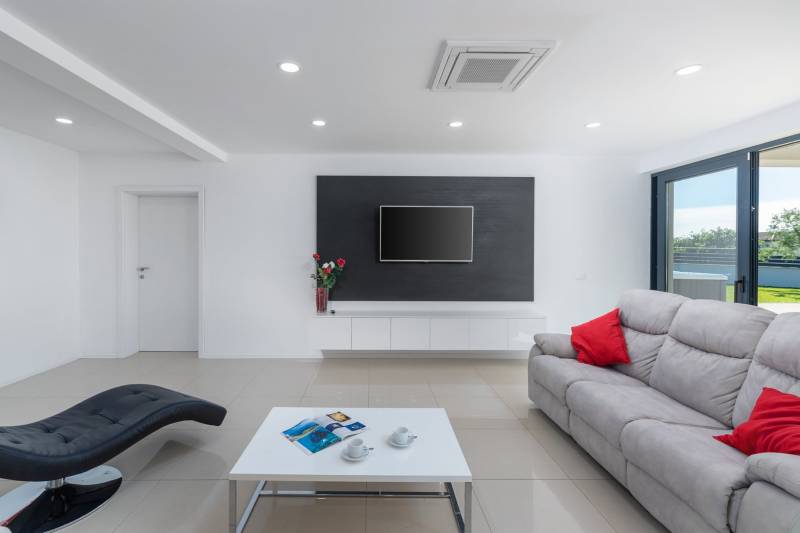 Luxury Villa Glam with Heated Pool Pazin
