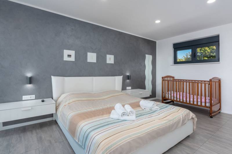 Luxury Villa Glam with Heated Pool Pazin