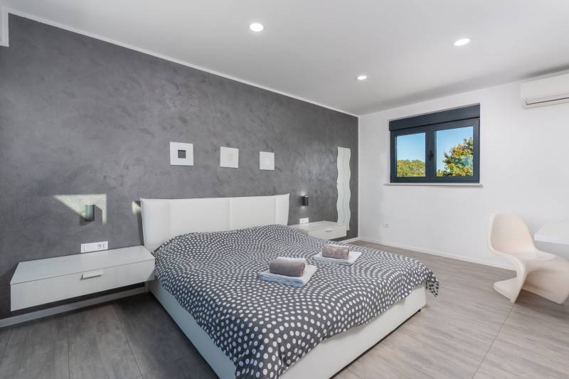 Luxury Villa Glam with Heated Pool Pazin