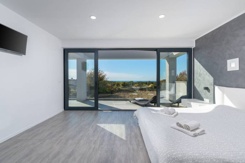Luxury Villa Glam with Heated Pool Pazin
