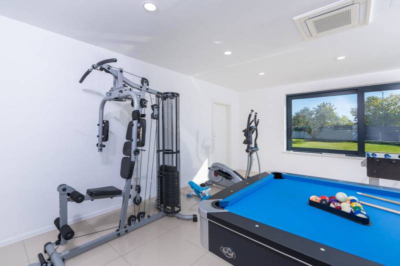 Luxury Villa Glam with Heated Pool Pazin