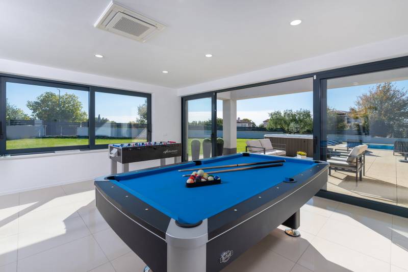 Luxury Villa Glam with Heated Pool Pazin