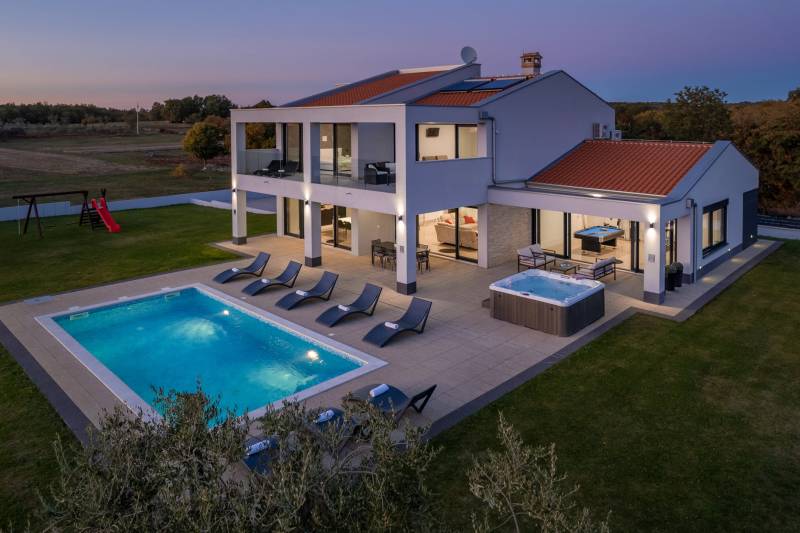 Luxury Villa Glam with Heated Pool Pazin