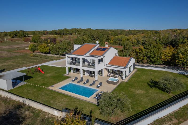 Luxury Villa Glam with Heated Pool Pazin