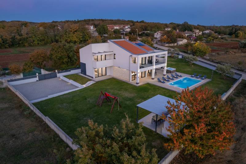 Luxury Villa Glam with Heated Pool Pazin
