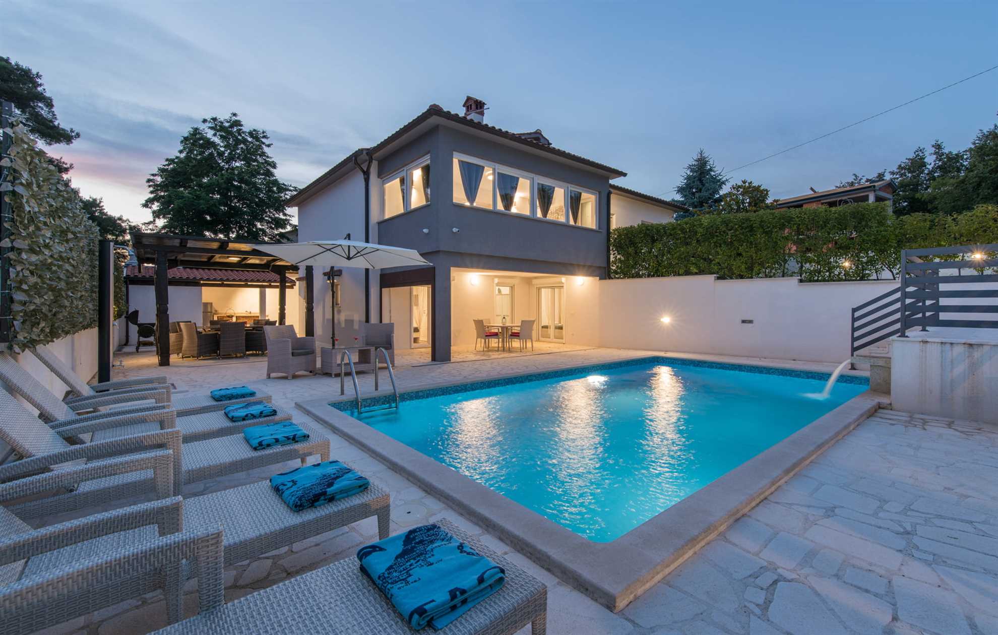 Villa Ravello with Pool