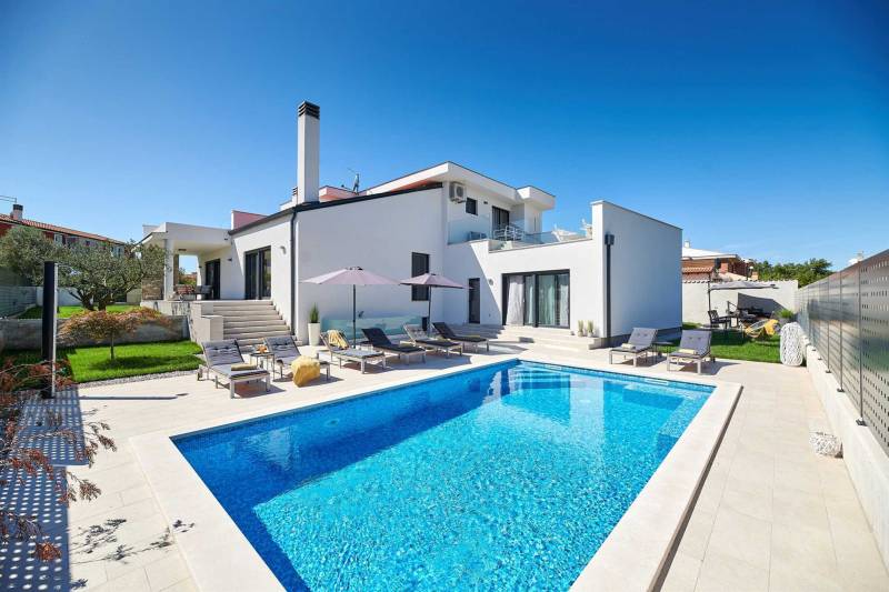 Villa Silver Sky with Pool