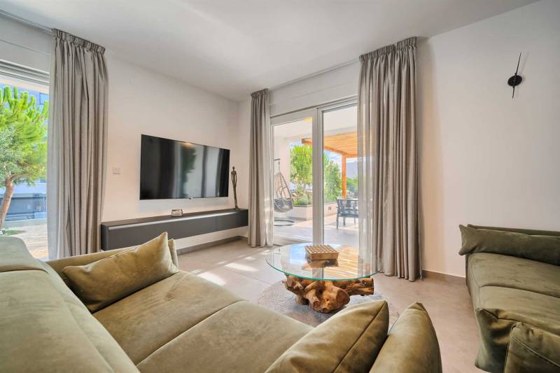Apartment Liberty Living II with 2 shared pools in Split