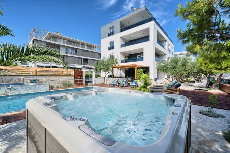 Apartment Liberty Living med Basseng III Split