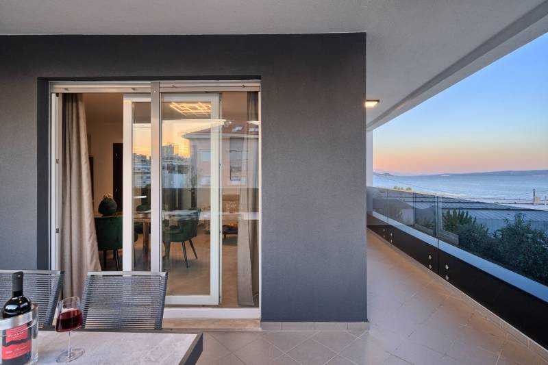 Apartment Liberty Living med Basseng III Split