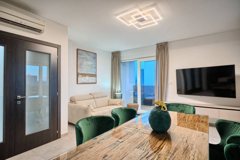 Apartment Liberty Living med Basseng III Split