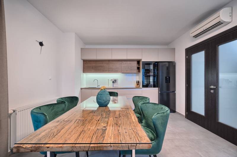 Apartment Liberty Living med Basseng III Split