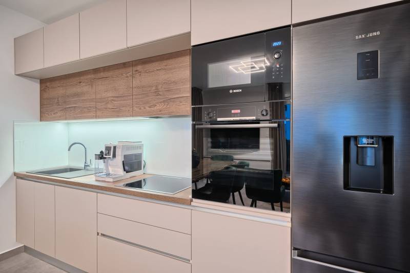 Apartment Liberty Living med Basseng III Split