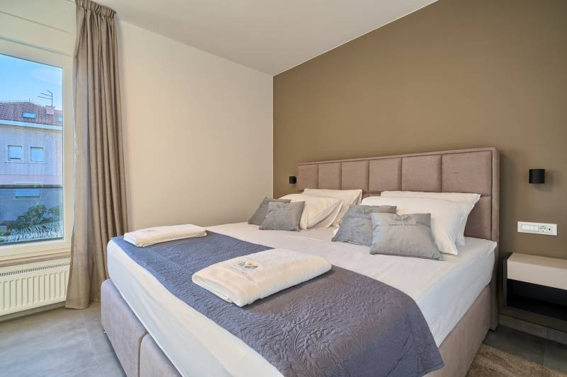 Apartment Liberty Living med Basseng III Split