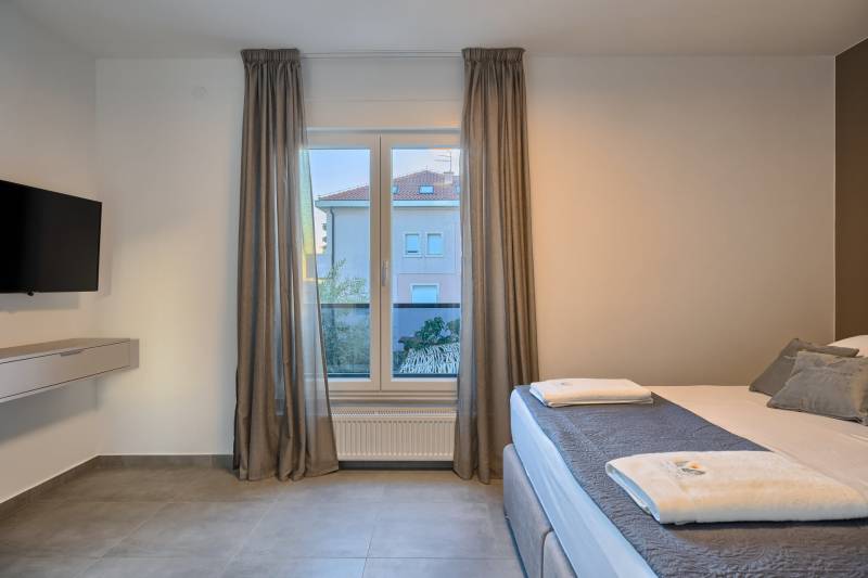 Apartment Liberty Living med Basseng III Split