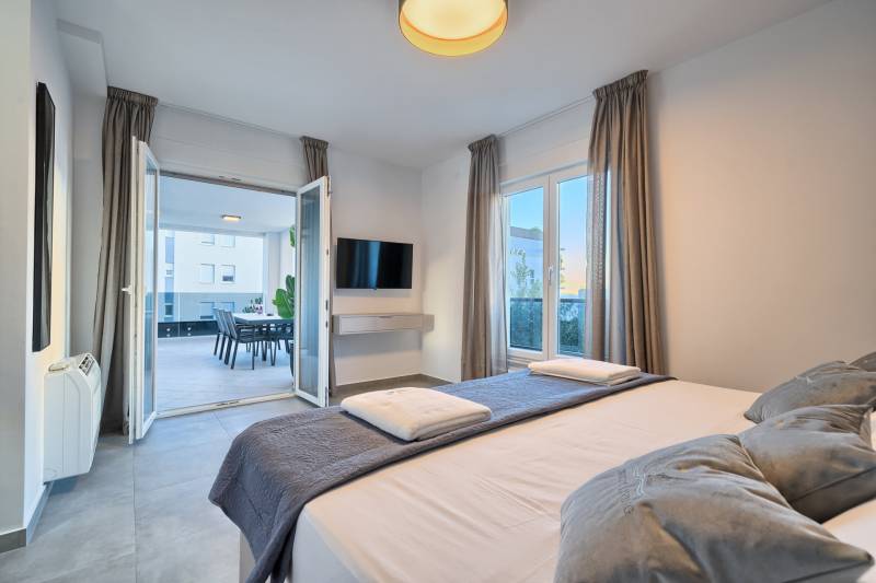 Apartment Liberty Living med Basseng III Split