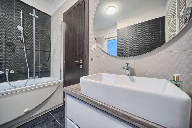 Apartment Liberty Living med Basseng III Split