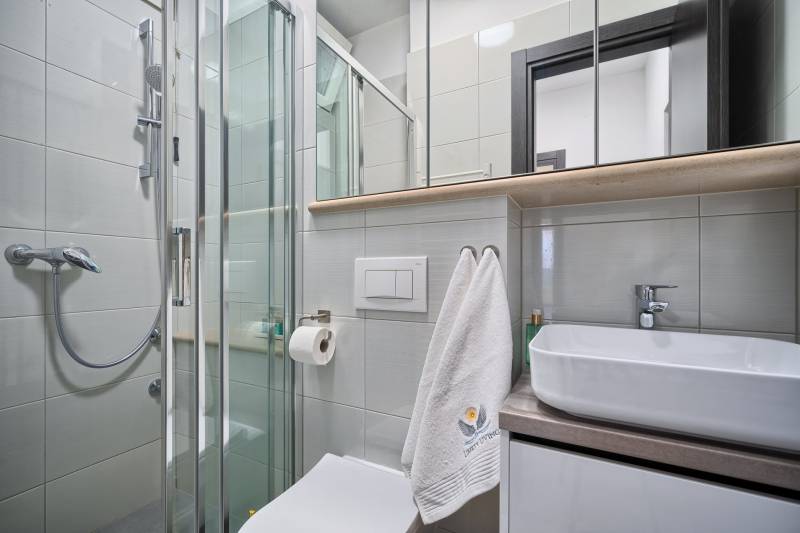 Apartment Liberty Living med Basseng III Split
