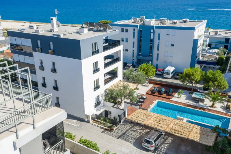 Apartment Liberty Living med Basseng III Split
