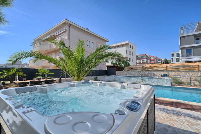 Apartment Liberty Living med Basseng IV Split