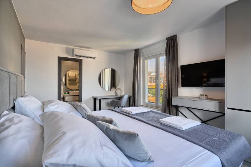 Apartment Liberty Living med Basseng IV Split